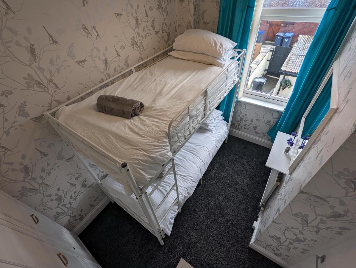 Moon Holiday Townhouse Free Parkingprivate Garden Blackpool Exterior foto