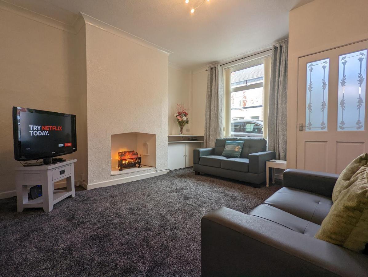 Moon Holiday Townhouse Free Parkingprivate Garden Blackpool Exterior foto